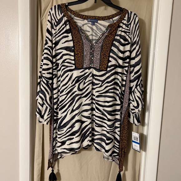 New Democracy Animal Print Blouse With 3/4 Length Sleeves. - Picture 3 of 4